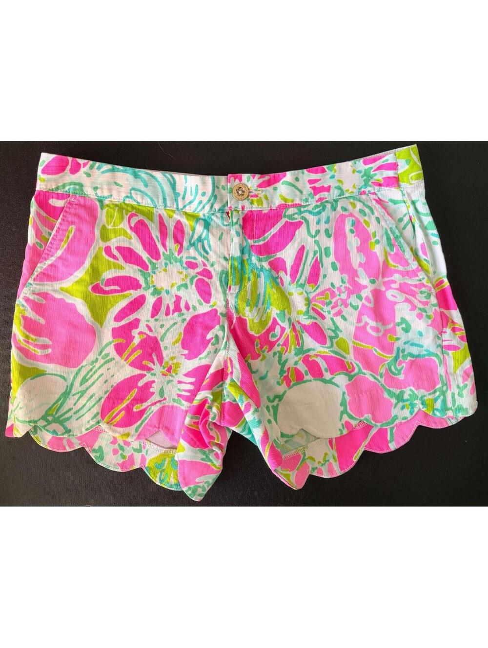 Lilly Pulitzer Buttercup Scallop Shorts “Don't Give A Cluck” Women's Size 8